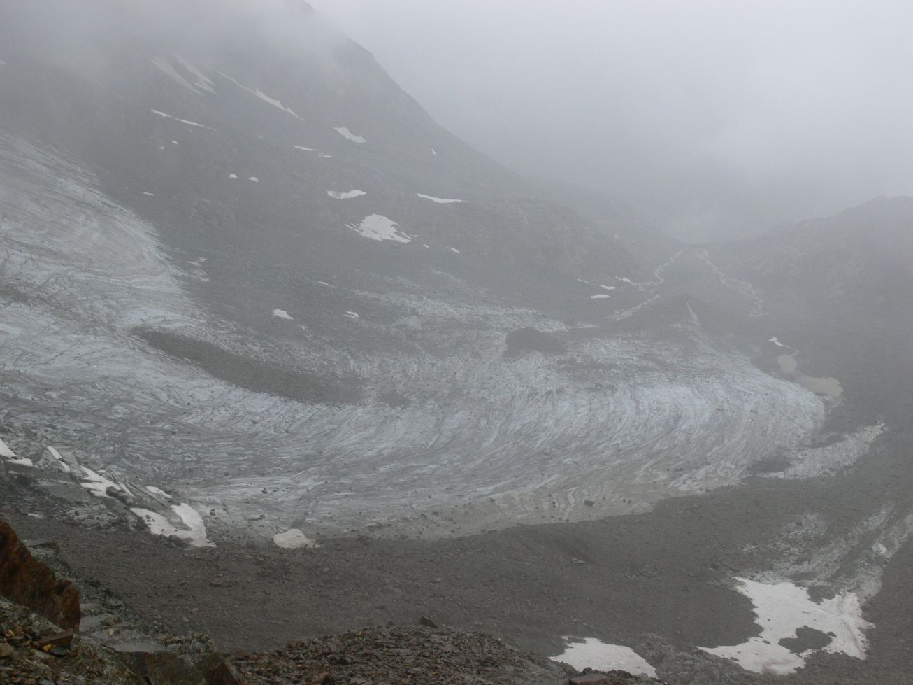 128. Pohled na ledovec nedaleko cesty Elberfelder Hütte - Adolf-Noßberger-Hütte.
