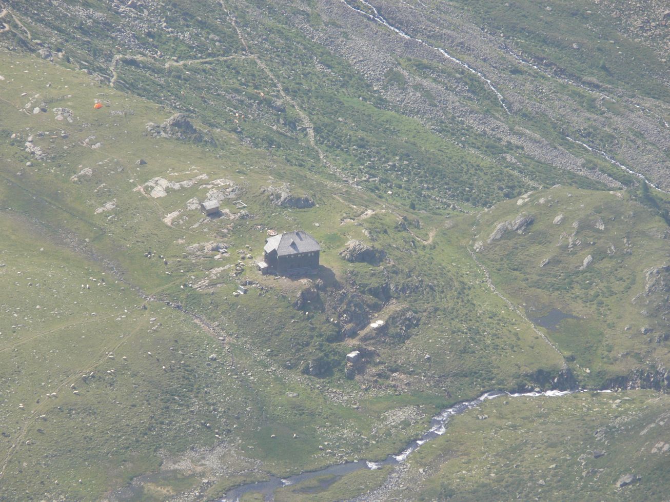 239. Hochschoberhütte z vrcholu Hochschoberu.
