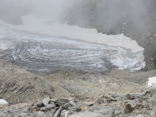 324. Pohled z vrcholu na ledovec
