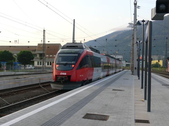 363. Vlak jezdící mj. mezi Lienz a Spittal-Millstättersee
