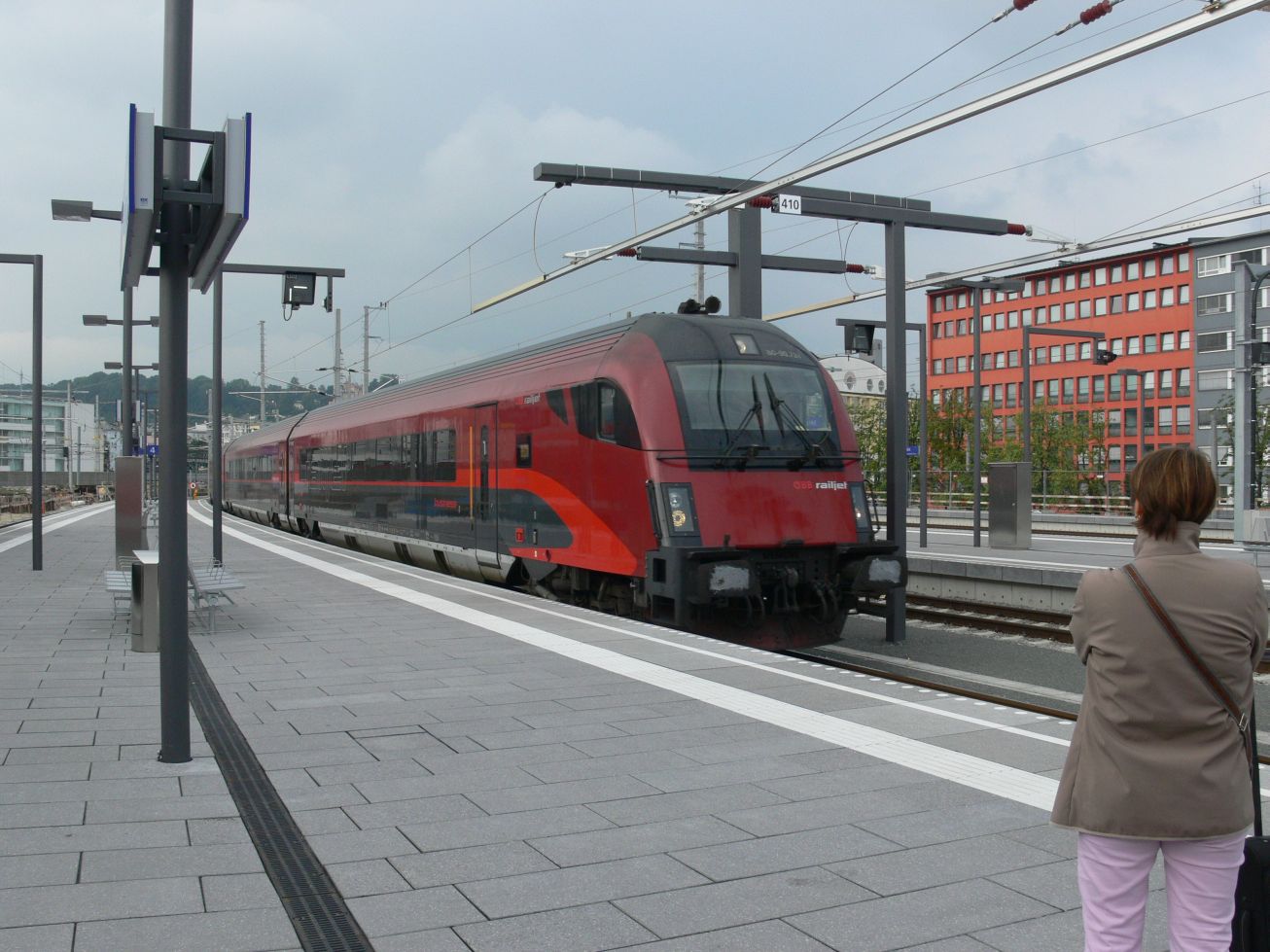 367. Vlak, který jezdí v úseku Salzburg - Linz (a dál na Vídeň). 

