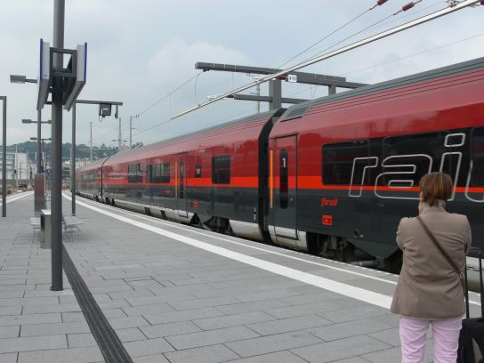 368. Vlak, který jezdí v úseku Salzburg - Linz (a dál na Vídeň). 
