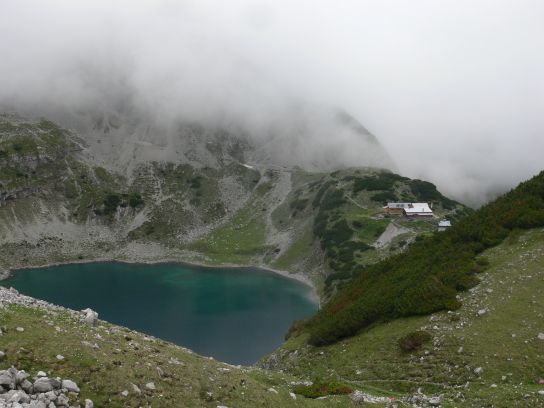 17. Jezero Drachensee a chata Coburger Hütte.
