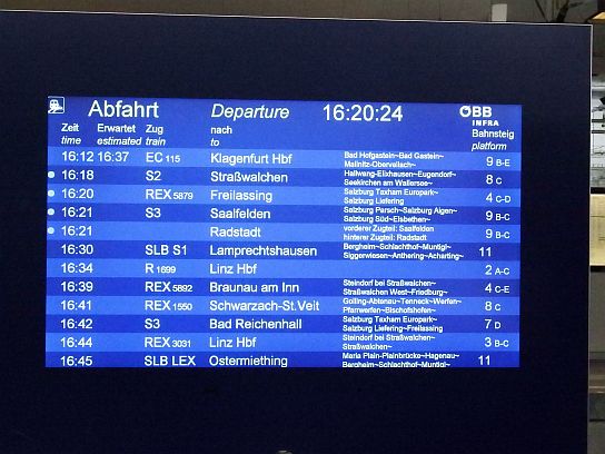 4. Informační tabule na nádraží Salzburg 
