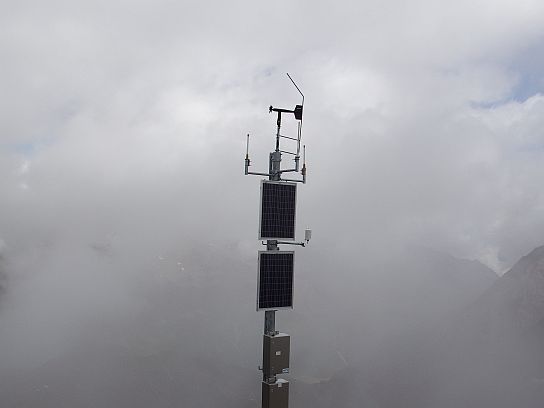 87. Meteorologická stanice na vrcholu Kreuzspitze
