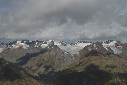 106. Pohled z vrcholu Kreuzspitze směrem asi tak na západ
