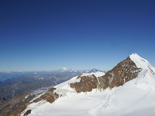74. Výhled z Ludwigshöhe, v pozadí Mont Blanc
