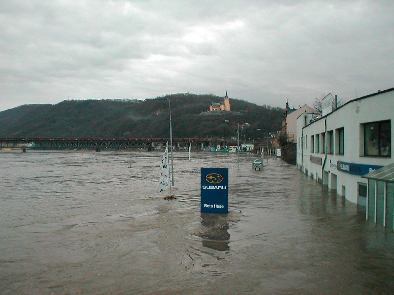 24. Ústí nad Labem, 1.4.2005 v 17:45. Když na jaře sníh roztál, byly povodně. 
