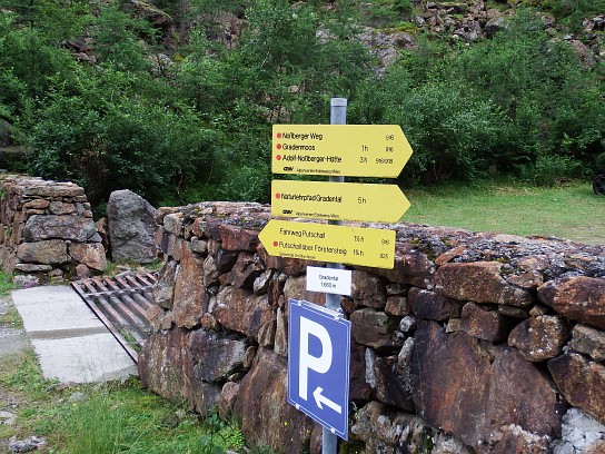 4. Směrovky u parkoviště
4. Směrovky u parkoviště